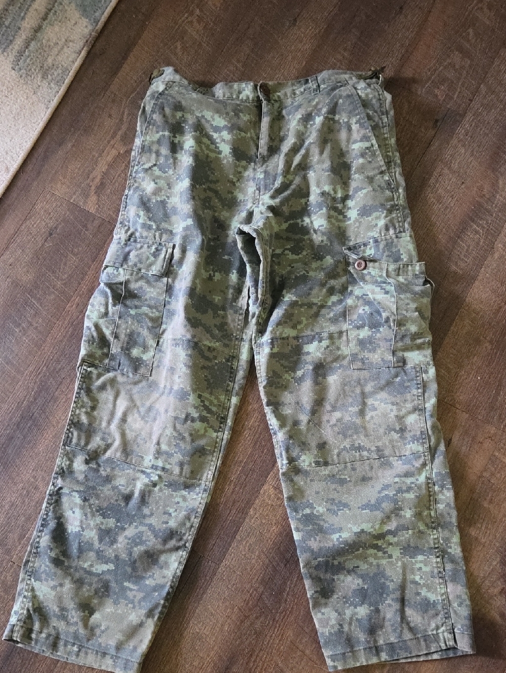 Men's Digital Camo Cargo Pants - Green Parklands Canada Pants
